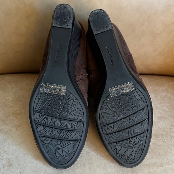 Clarks Crystal Quartz Women's Brown Suede Wedge Ankle Boots 8.5 Winter Casual - Picture 7 of 12